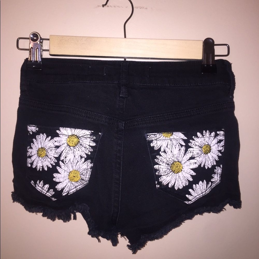 Daisy Pocket Shorts